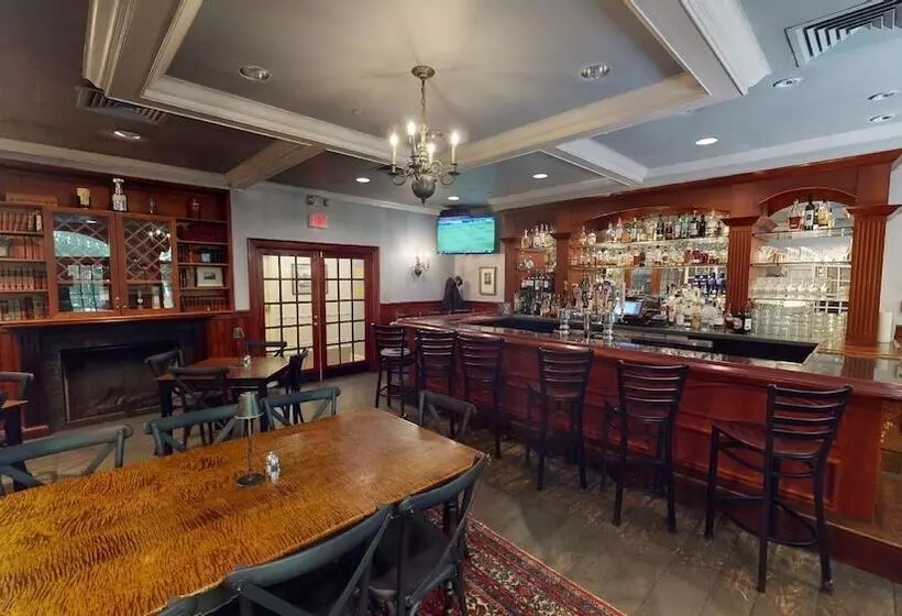 فندق Avon Old Farms