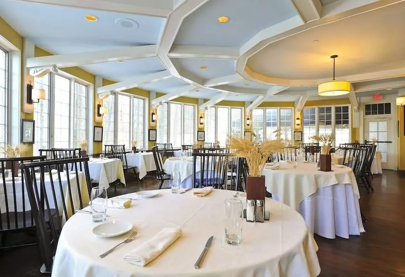 فندق Avon Old Farms