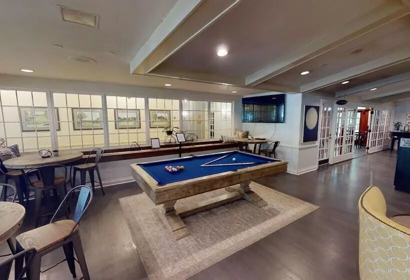 فندق Avon Old Farms