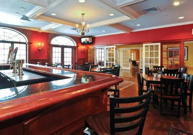 فندق Avon Old Farms