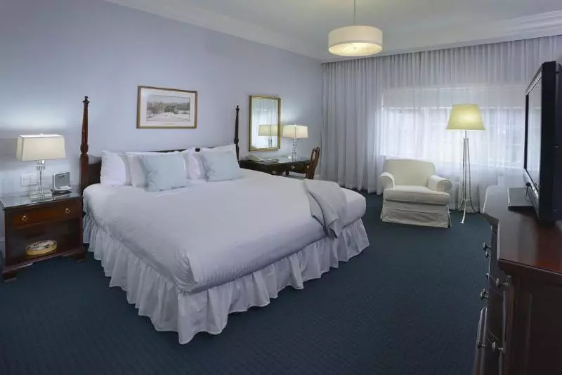 فندق Avon Old Farms