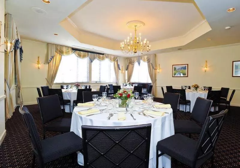 فندق Avon Old Farms