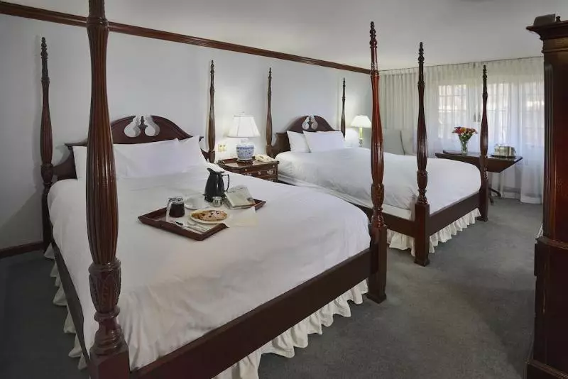 فندق Avon Old Farms