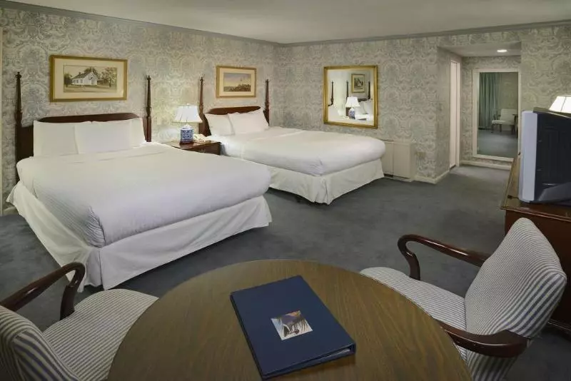 فندق Avon Old Farms