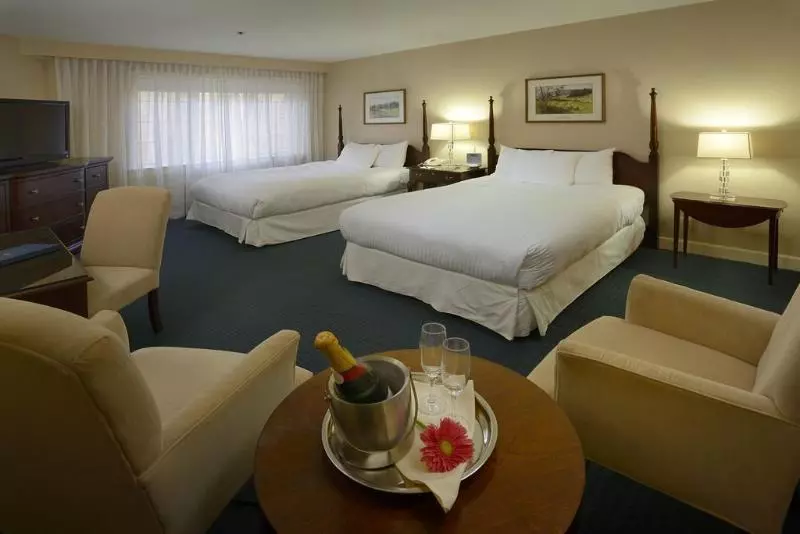 فندق Avon Old Farms