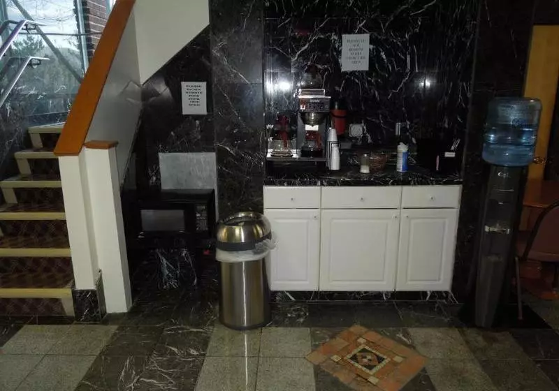 בית מלון כפרי Knights Inn Atlantic City At N Albany Ave