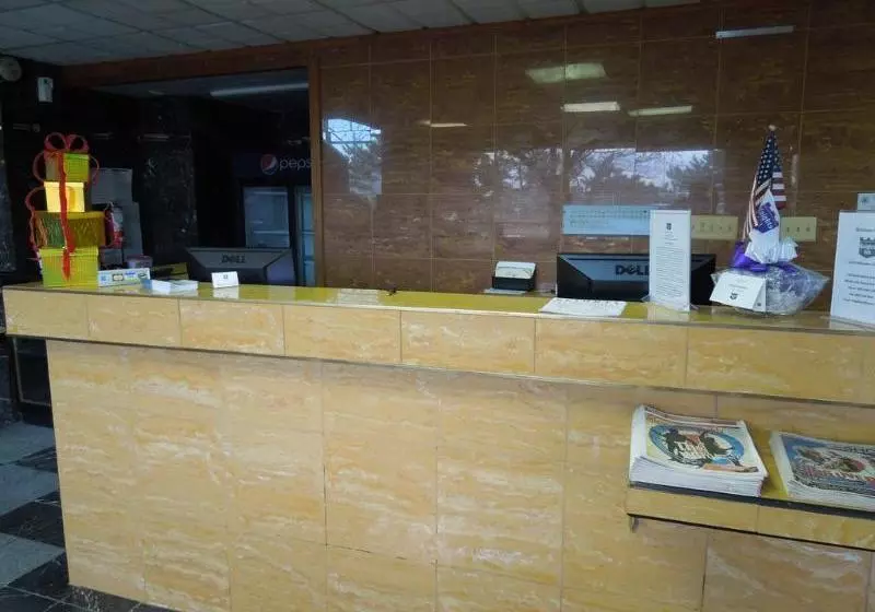 בית מלון כפרי Knights Inn Atlantic City At N Albany Ave