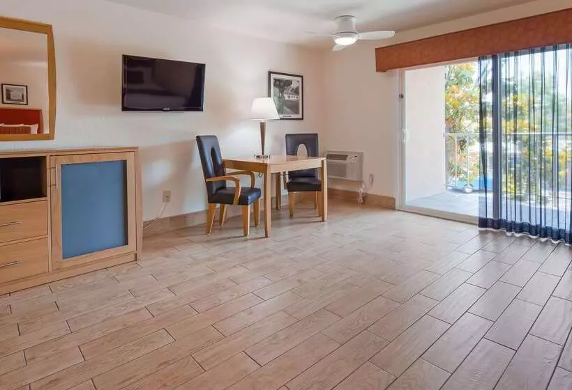 Best Western Pine Tree Motel