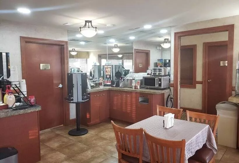 Отель Airport Inn