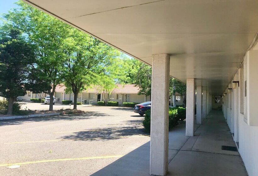 فندق Appletree Inn