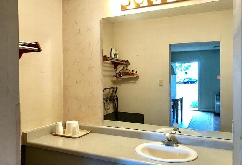 فندق Appletree Inn