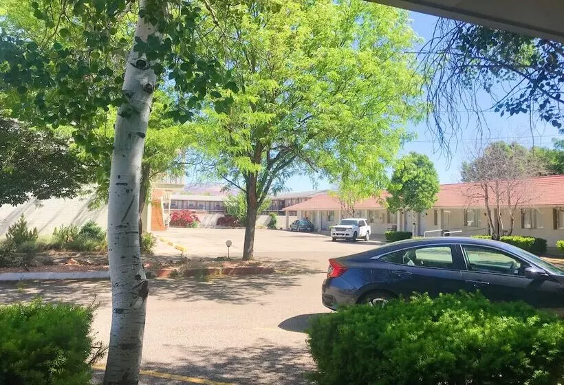 בית מלון כפרי Appletree Inn