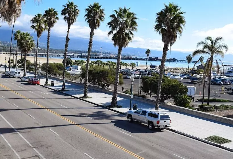 בית מלון כפרי Beachside Inn