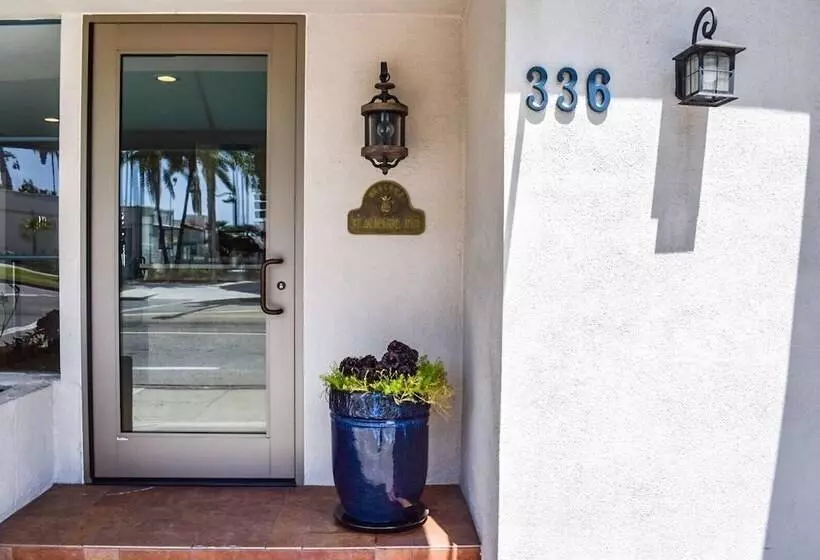 בית מלון כפרי Beachside Inn