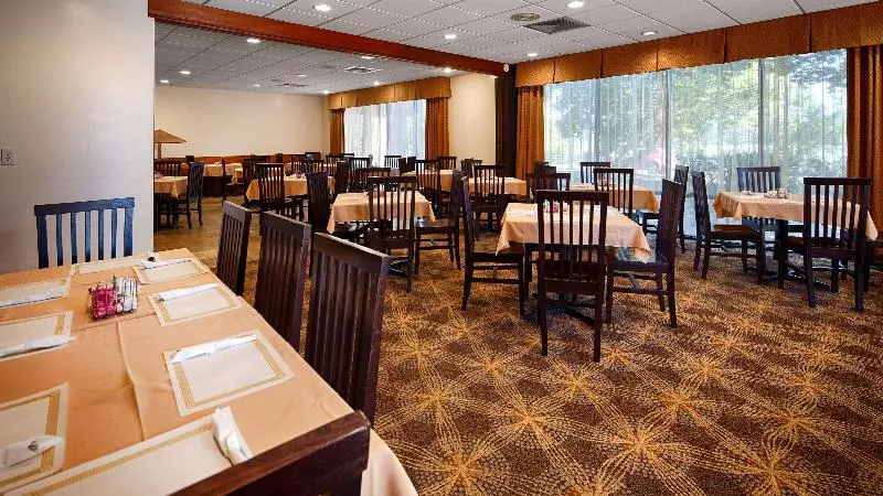 ホテル Best Western Crossroads Inn