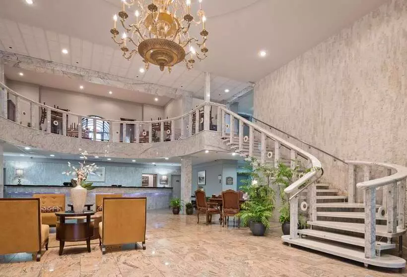 Отель Best Western Plus Concordville