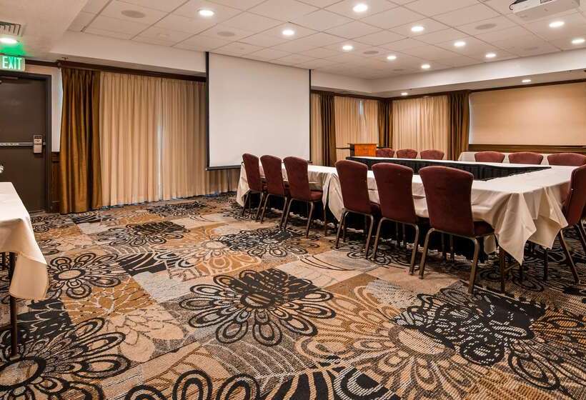 هتل Best Western Plus Landmark Inn