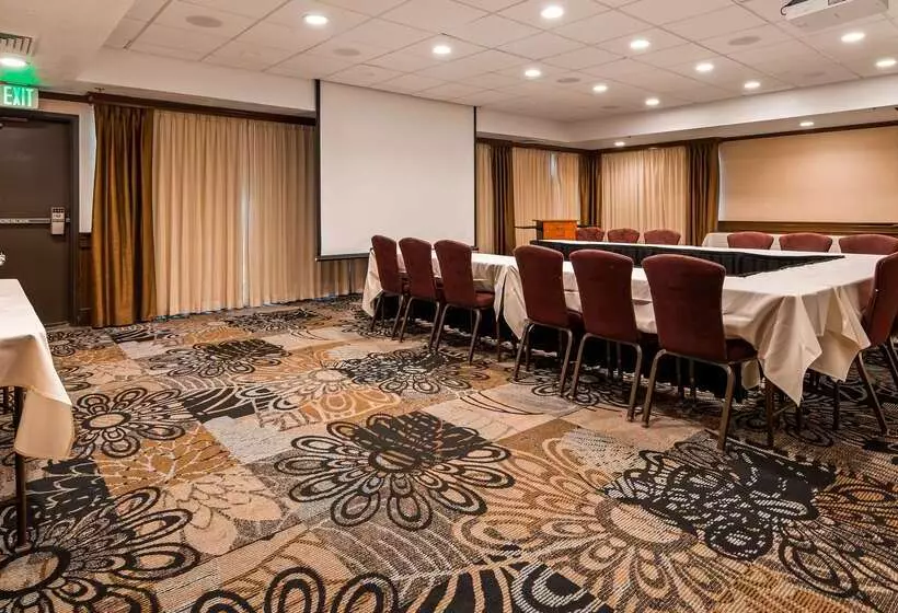 酒店 Best Western Plus Landmark Inn