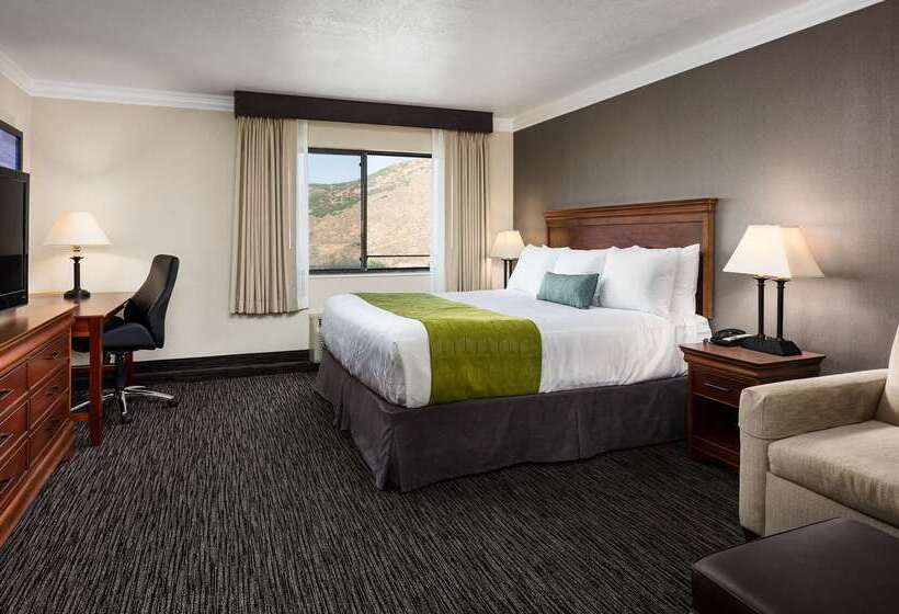 هتل Best Western Plus Landmark Inn