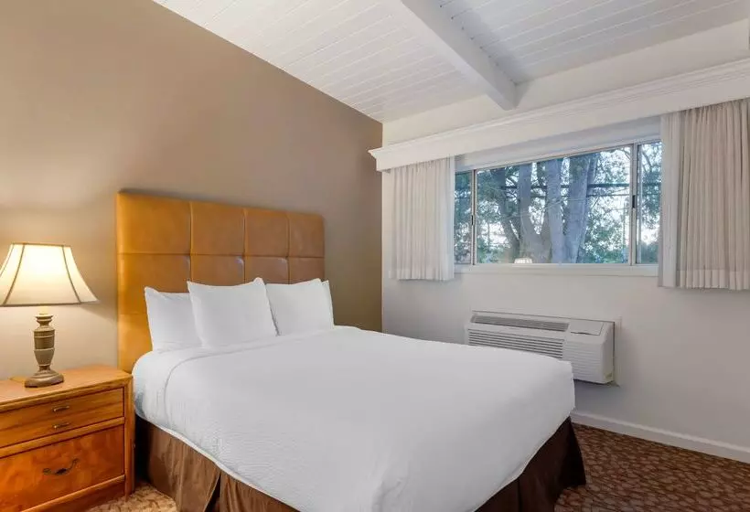 בית מלון כפרי Best Western Plus Santa Barbara