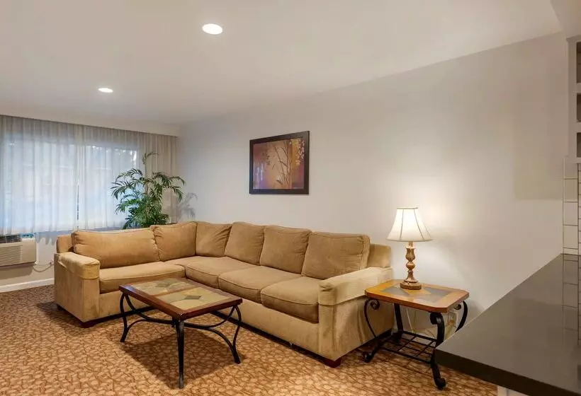 בית מלון כפרי Best Western Plus Santa Barbara