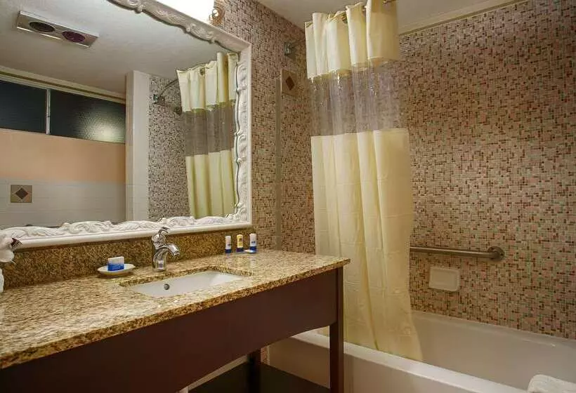 호텔 Best Western Plus Yacht Harbor Inn