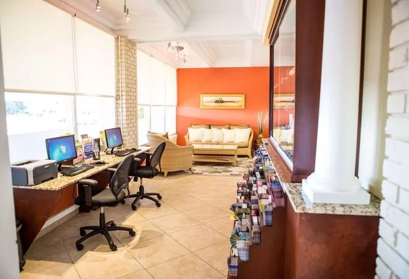 호텔 Best Western Plus Yacht Harbor Inn