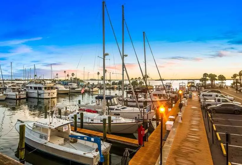 호텔 Best Western Plus Yacht Harbor Inn