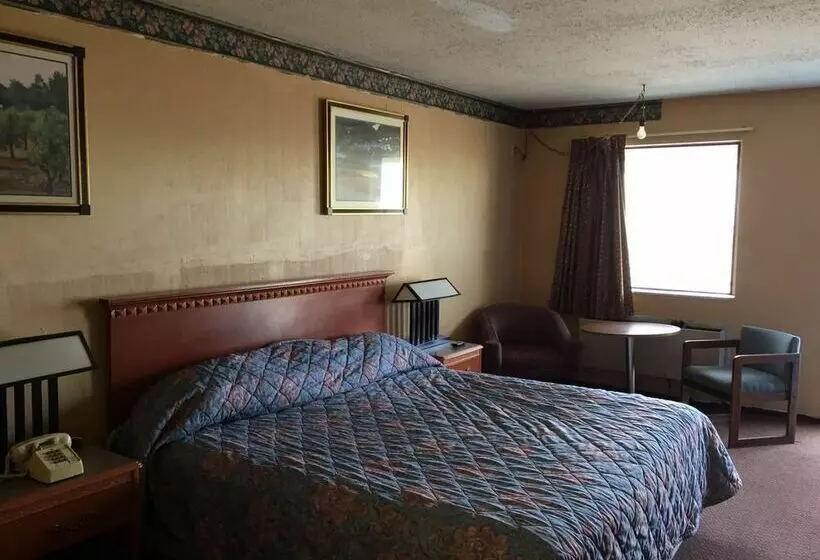 فندق Carefree Inn