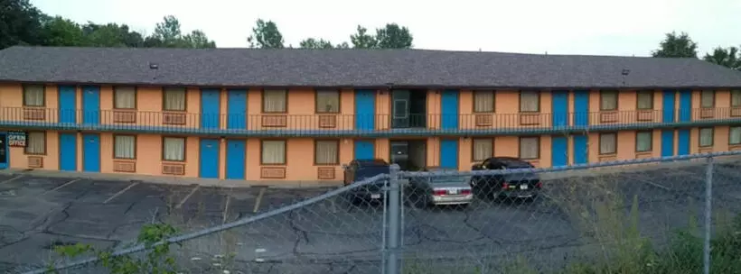 فندق Carefree Inn