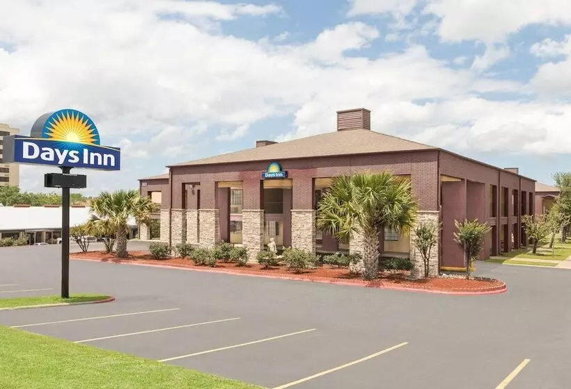 فندق Days Inn By Wyndham College Station University Drive