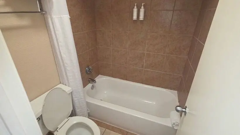 هتل Days Inn By Wyndham College Station University Drive