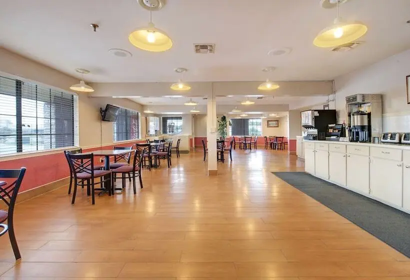 هتل Days Inn By Wyndham College Station University Drive
