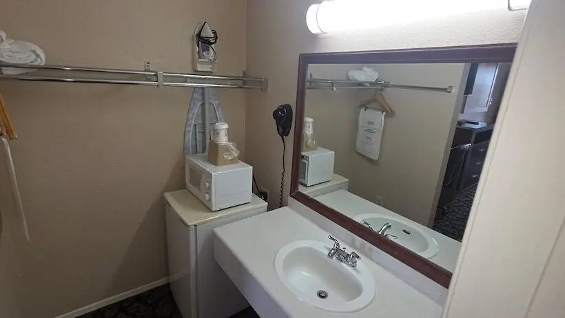هتل Days Inn By Wyndham College Station University Drive