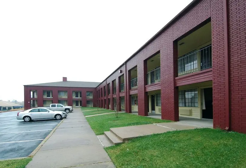 هتل Days Inn By Wyndham College Station University Drive
