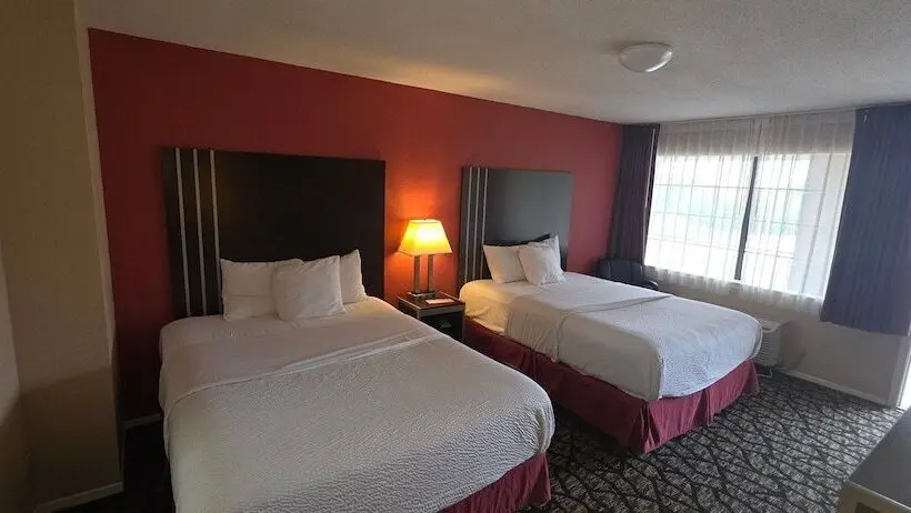 هتل Days Inn By Wyndham College Station University Drive