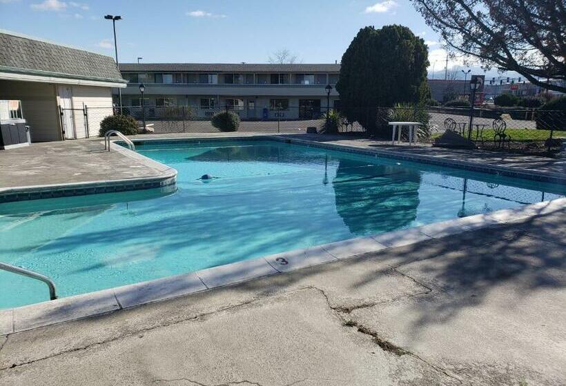 Szálloda Econo Lodge Inn & Suites Central