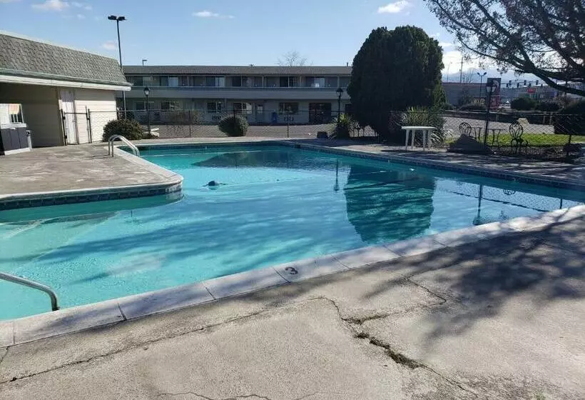 Hotel Econo Lodge Inn & Suites Central