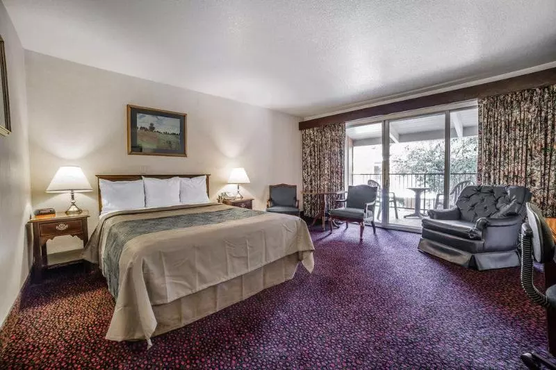 Отель Econo Lodge Near Reno Sparks Convention Center