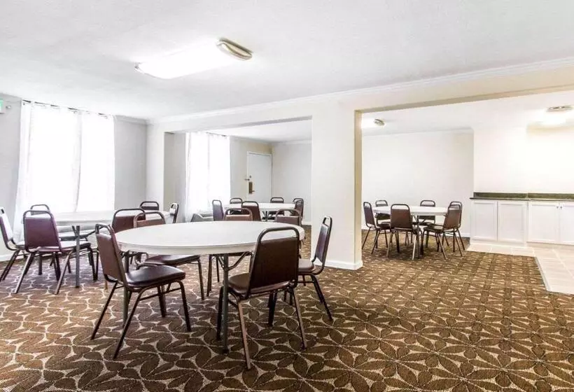 호텔 Mill Tree Inn Millington