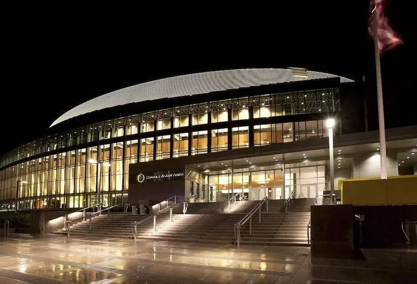 Отель Oakridge Inn & Suites