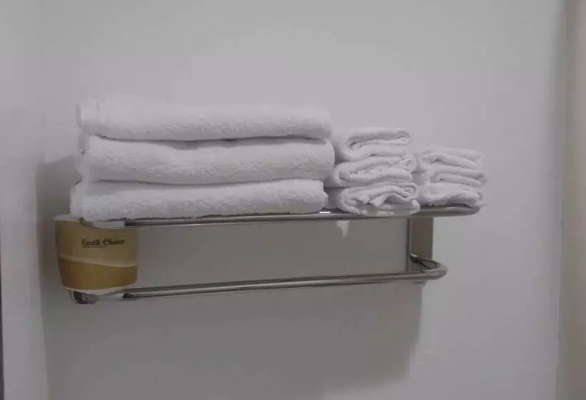 Отель Oakridge Inn & Suites