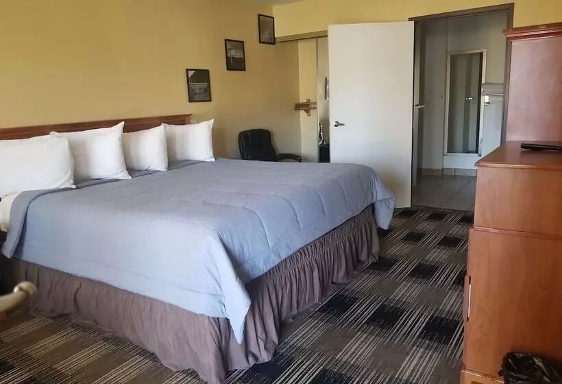 Отель Oakridge Inn & Suites