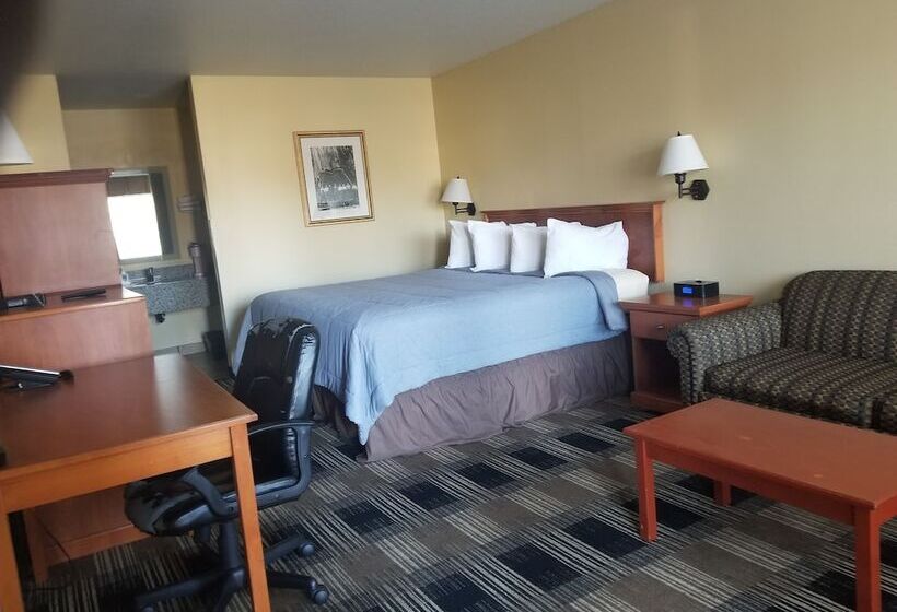 בית מלון כפרי Oakridge Inn & Suites