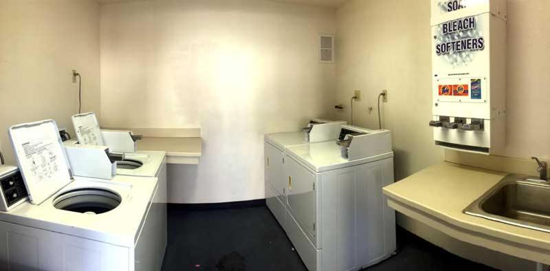 هتل Olive Tree Inn & Suites