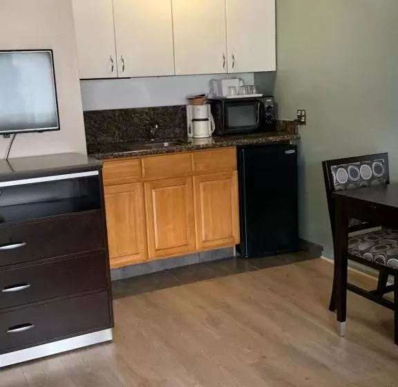 호텔 Olive Tree Inn & Suites