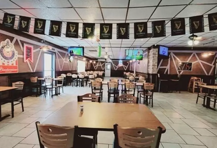 Отель Roadside Inn