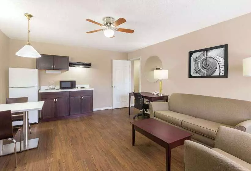 Hotel Super 8 By Wyndham Ellenton Bradenton Area