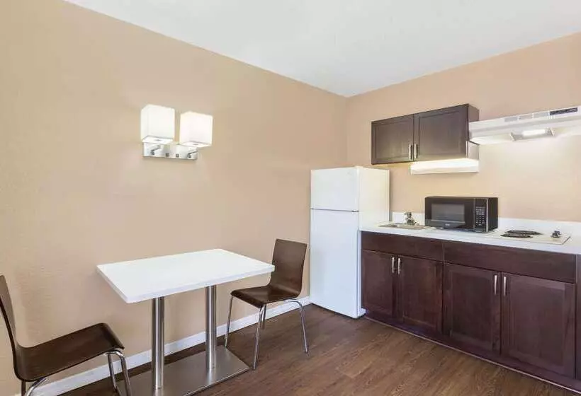 Hotel Super 8 By Wyndham Ellenton Bradenton Area