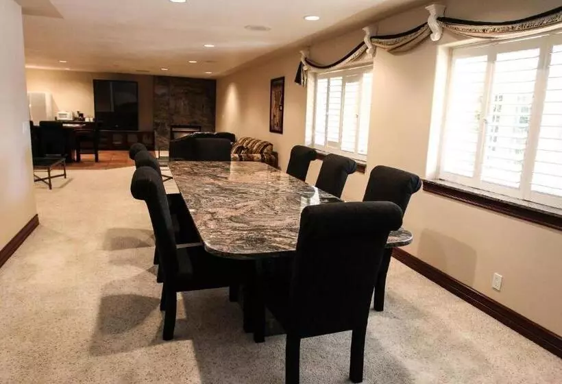 Отель Greenwell Inn